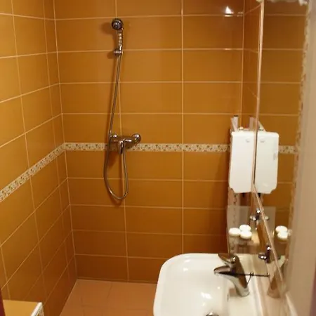 Faradt Vandor Panzio Romhány